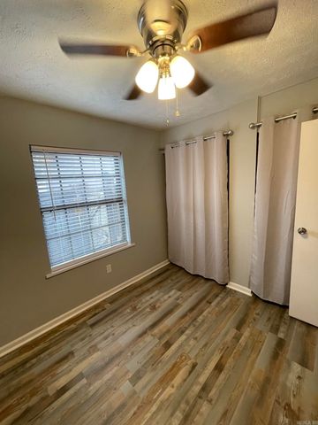 105 Wells Fargo Trl, Jacksonville, AR 72076