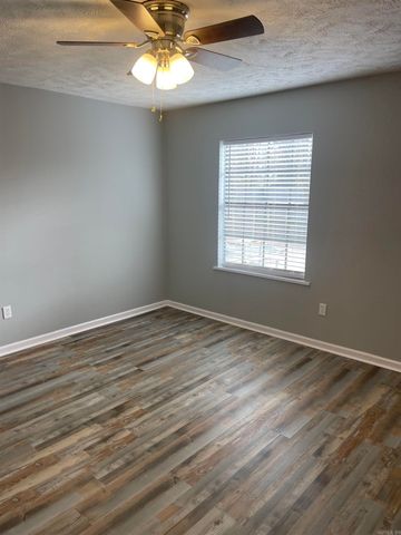 105 Wells Fargo Trl, Jacksonville, AR 72076