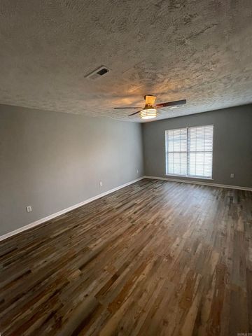 105 Wells Fargo Trl, Jacksonville, AR 72076