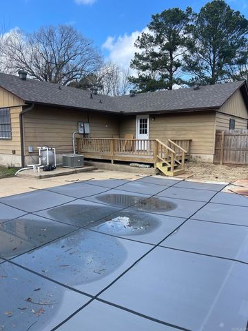 105 Wells Fargo Trl, Jacksonville, AR 72076