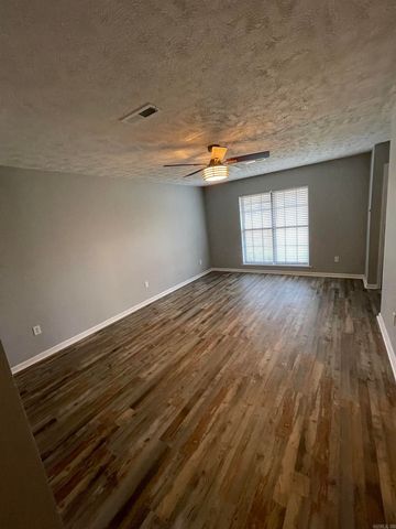 105 Wells Fargo Trl, Jacksonville, AR 72076