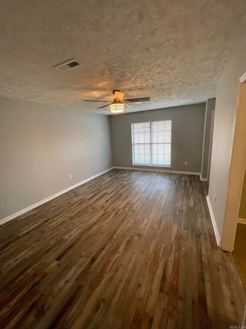 105 Wells Fargo Trl, Jacksonville, AR 72076