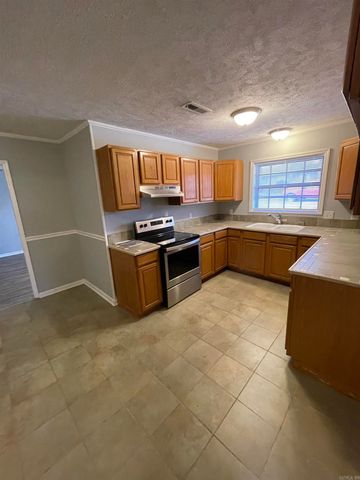 105 Wells Fargo Trl, Jacksonville, AR 72076