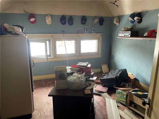 253 Ridge Ave, New Kensington, PA 15068