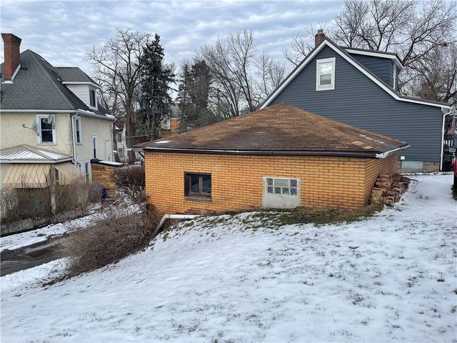 253 Ridge Ave, New Kensington, PA 15068