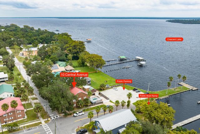 10 CENTRAL Avenue, Crescent City, FL 32112