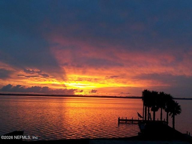 10 CENTRAL Avenue, Crescent City, FL 32112