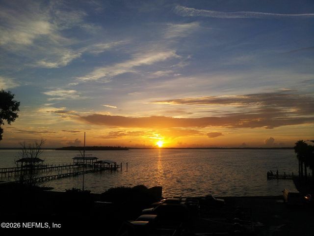 10 CENTRAL Avenue, Crescent City, FL 32112