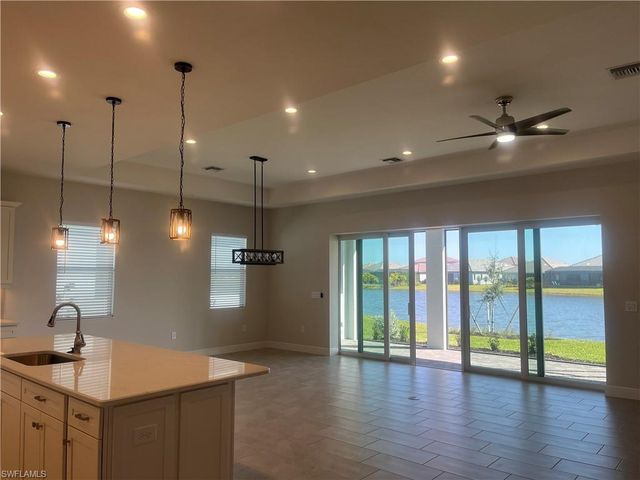 4062 Aquila PL, Naples, FL 34120