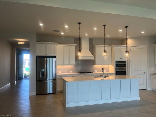 4062 Aquila PL, Naples, FL 34120