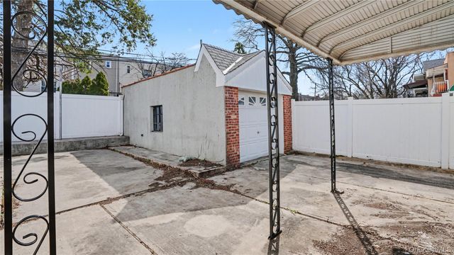 5353 61st Street, Maspeth, NY 11378