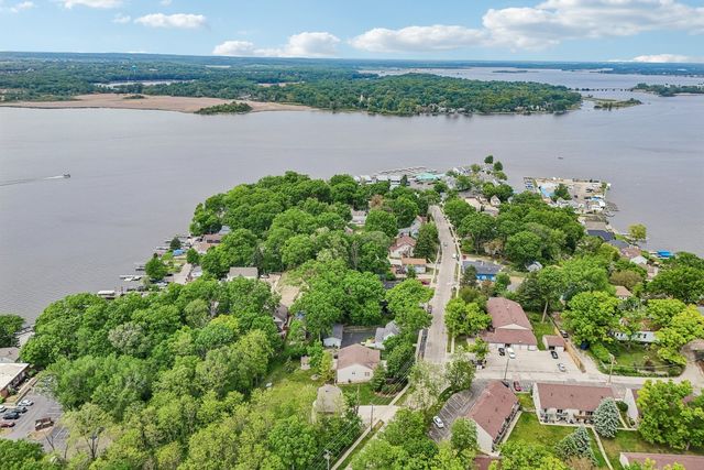 150 Forest Avenue, Fox Lake, IL 60020