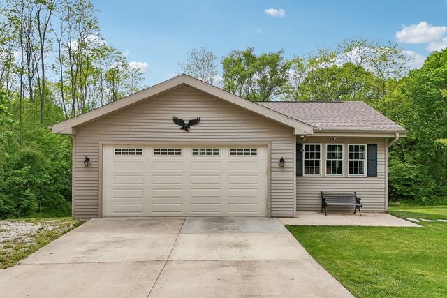 150 Forest Avenue, Fox Lake, IL 60020