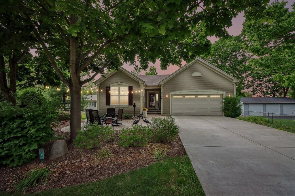 150 Forest Avenue, Fox Lake, IL 60020