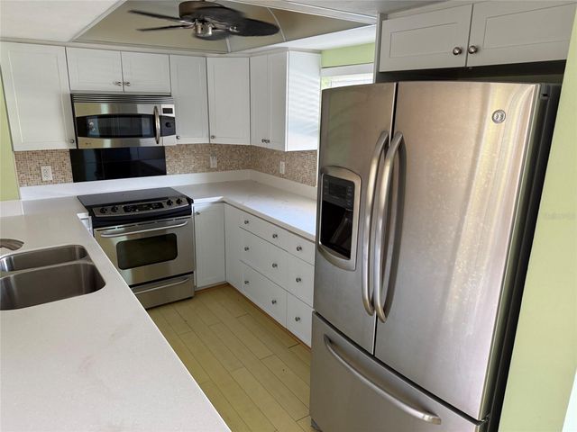 1250 N PORTOFINO DRIVE 202, Sarasota, FL 34242