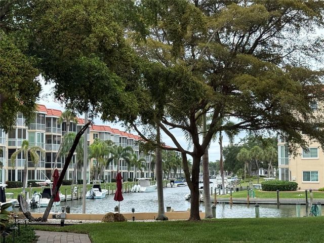 1250 N PORTOFINO DRIVE 202, Sarasota, FL 34242