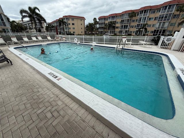 1250 N PORTOFINO DRIVE 202, Sarasota, FL 34242