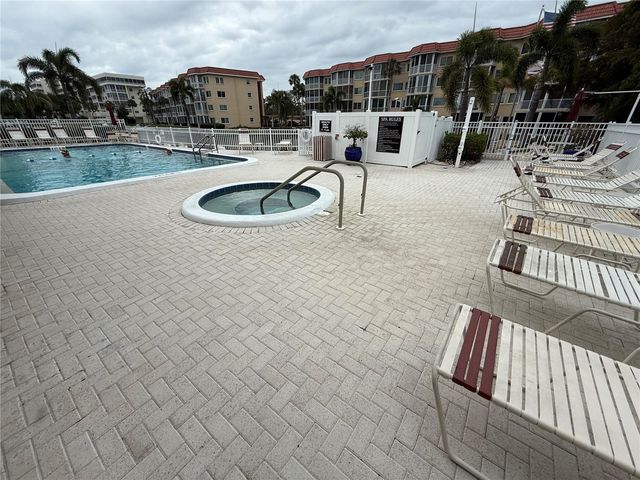 1250 N PORTOFINO DRIVE 202, Sarasota, FL 34242