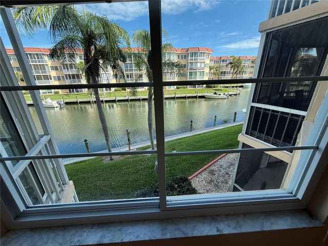 1250 N PORTOFINO DRIVE 202, Sarasota, FL 34242