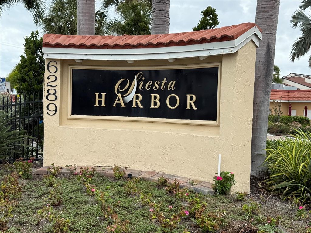 1250 N PORTOFINO DRIVE 202, Sarasota, FL 34242