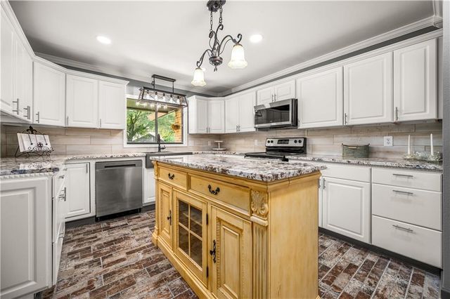 4410 WALDEN Drive, Pineville, LA 71360