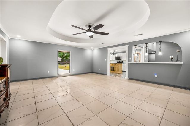 4410 WALDEN Drive, Pineville, LA 71360