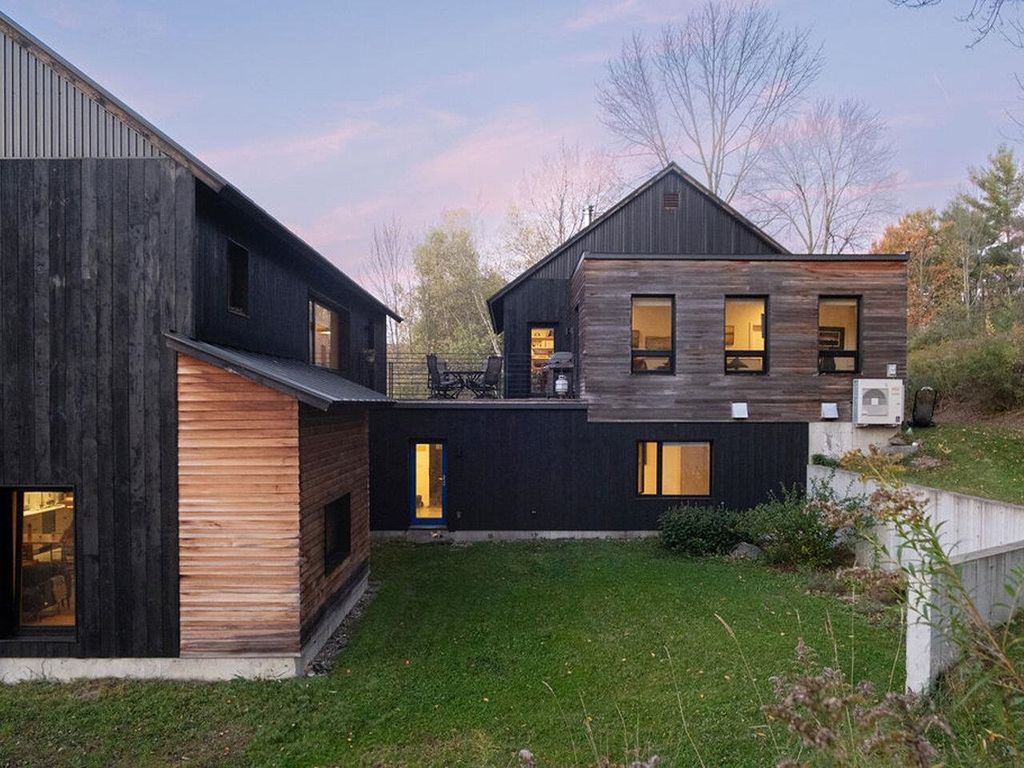 60 Wolf Lane, Richmond, VT 05477