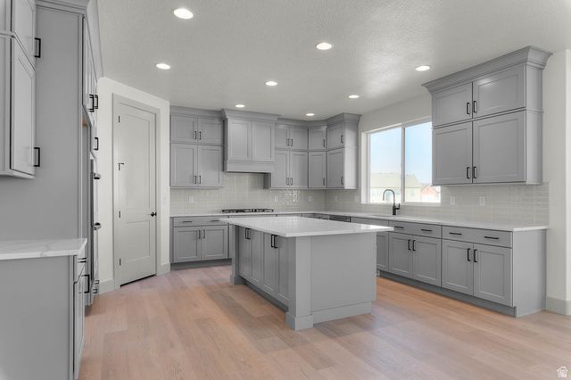 562 W COYOTE RIDGE RD, Grantsville, UT 84029