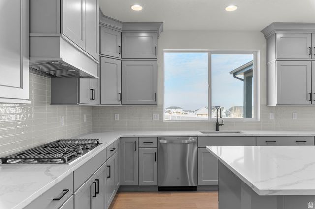 562 W COYOTE RIDGE RD, Grantsville, UT 84029