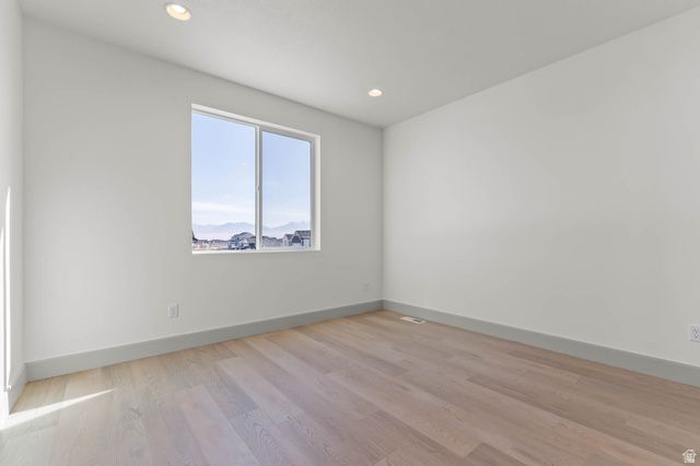 562 W COYOTE RIDGE RD, Grantsville, UT 84029