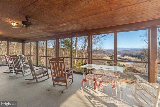 1406 PANHANDLE RD, Bentonville, VA 22610