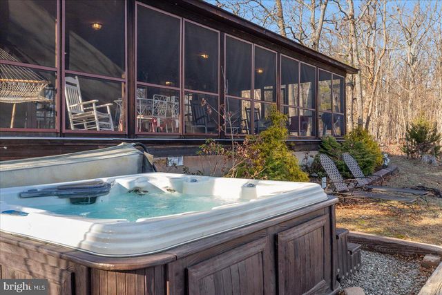 1406 PANHANDLE RD, Bentonville, VA 22610