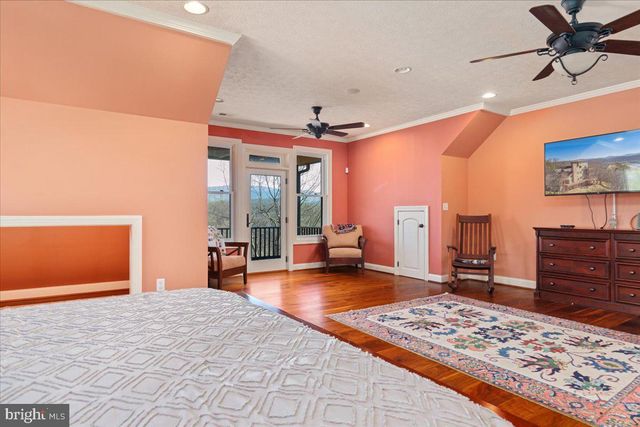1406 PANHANDLE RD, Bentonville, VA 22610