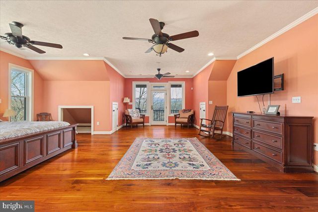 1406 PANHANDLE RD, Bentonville, VA 22610