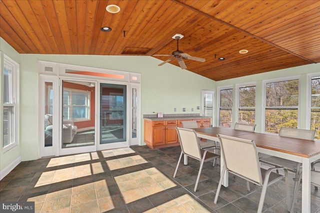 1406 PANHANDLE RD, Bentonville, VA 22610