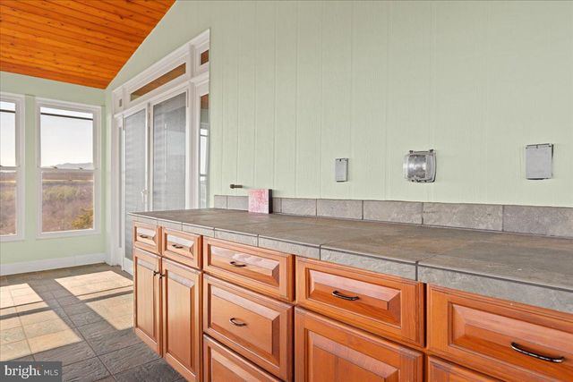 1406 PANHANDLE RD, Bentonville, VA 22610