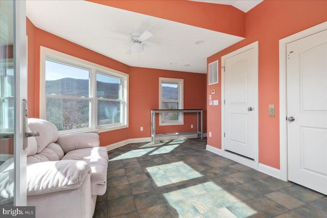 1406 PANHANDLE RD, Bentonville, VA 22610