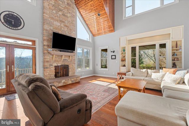 1406 PANHANDLE RD, Bentonville, VA 22610