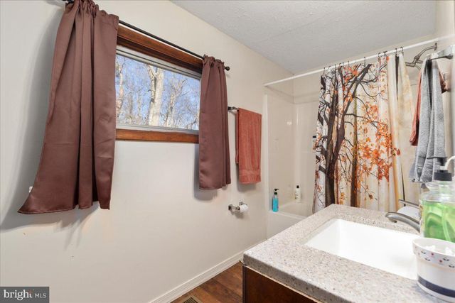 1406 PANHANDLE RD, Bentonville, VA 22610