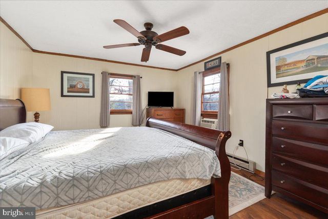 1406 PANHANDLE RD, Bentonville, VA 22610