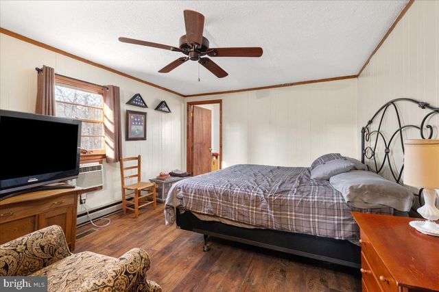 1406 PANHANDLE RD, Bentonville, VA 22610