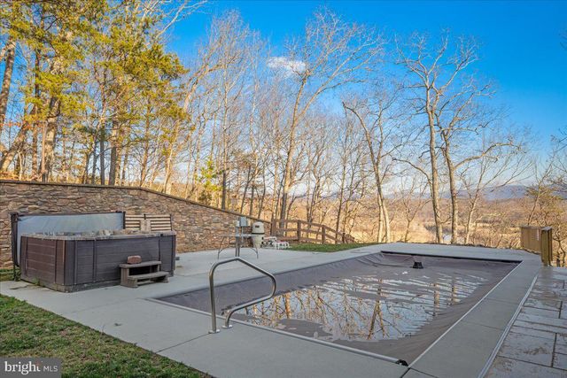 1406 PANHANDLE RD, Bentonville, VA 22610
