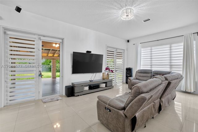 241 NE 33rd Ter, Homestead, FL 33033