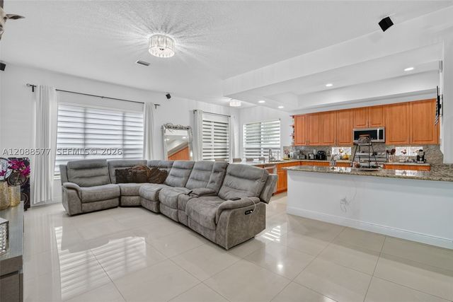 241 NE 33rd Ter, Homestead, FL 33033