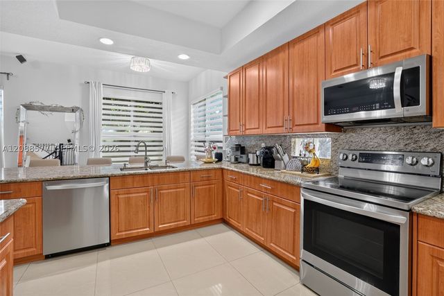 241 NE 33rd Ter, Homestead, FL 33033