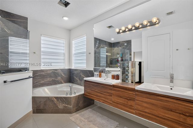 241 NE 33rd Ter, Homestead, FL 33033
