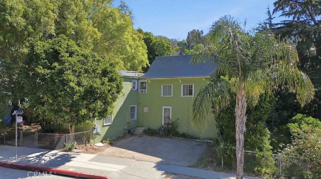 Image 2 of property listing at 2004 Echo Park Avenue, Los Angeles, CA 90026