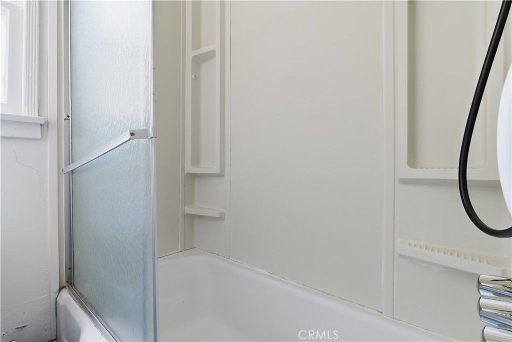 Image 25 of property listing at 2004 Echo Park Avenue, Los Angeles, CA 90026