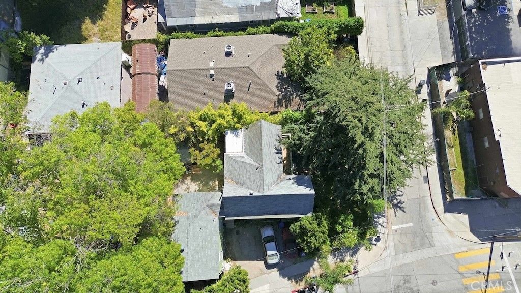 Image 7 of property listing at 2004 Echo Park Avenue, Los Angeles, CA 90026