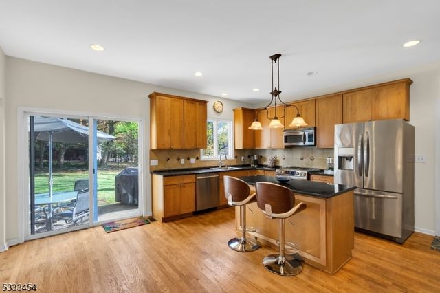 320 Ridge Blvd, Franklin Twp., NJ 08540